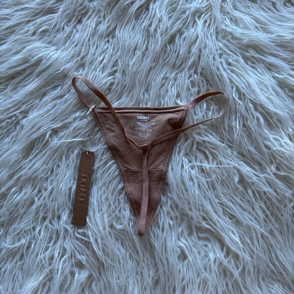 Skims Fits Everybody T-String Thong Ochre Size XS - Picture 5 of 7
